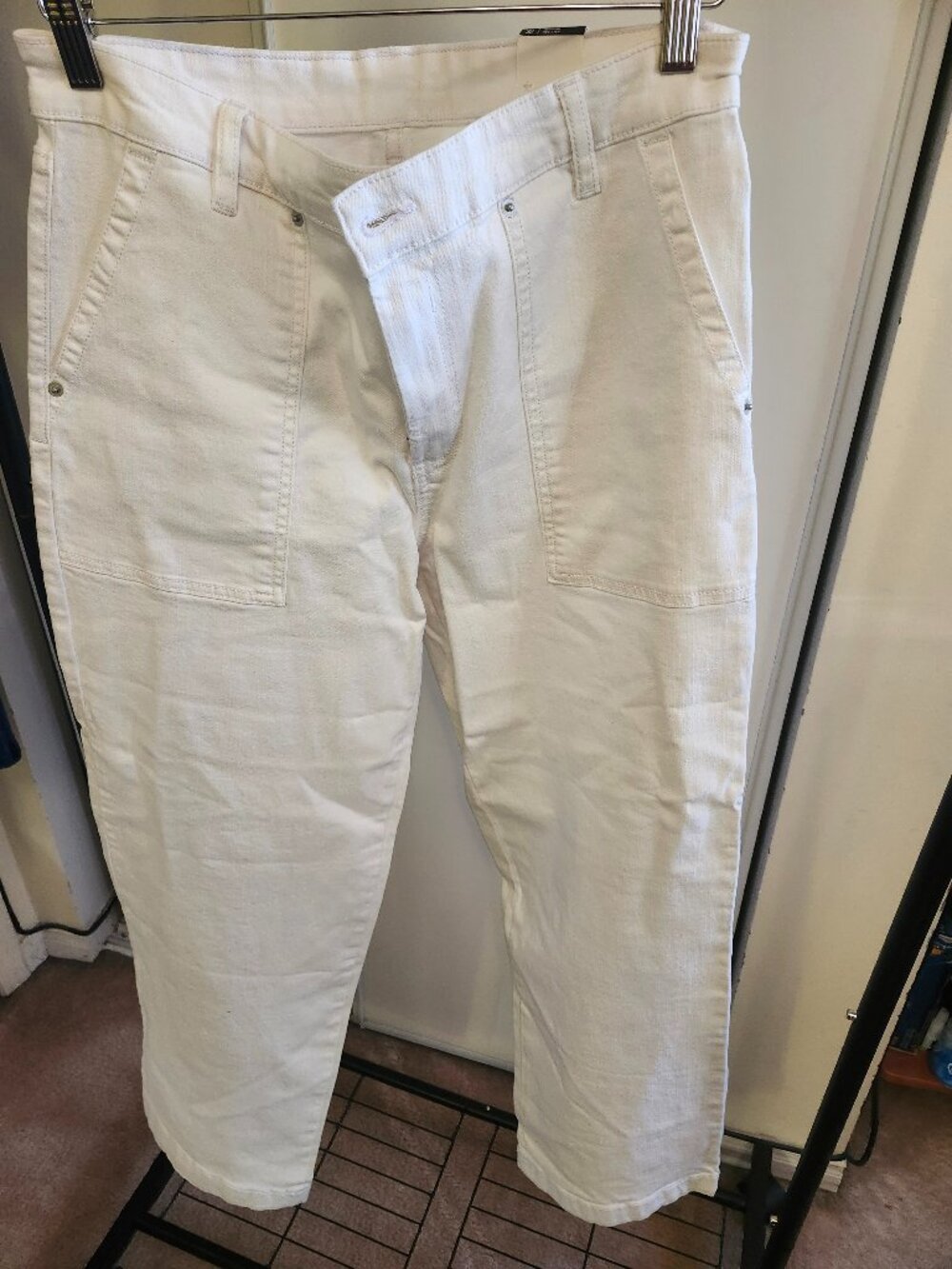 REITMANS JEANS  COLOR WHITE  SIZE 30